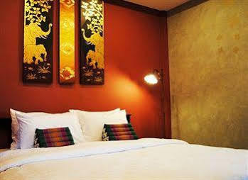 โฟคัลโลคัล เบดแอนด์เบรคฟัส Bed & Breakfast กรุงเทพมหานคร ภายนอก รูปภาพ